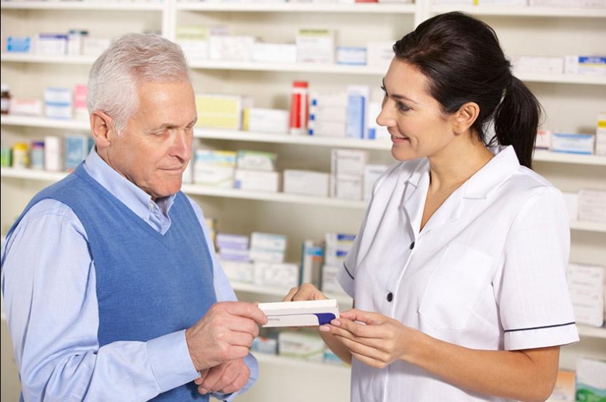 Pharmacienne et patient